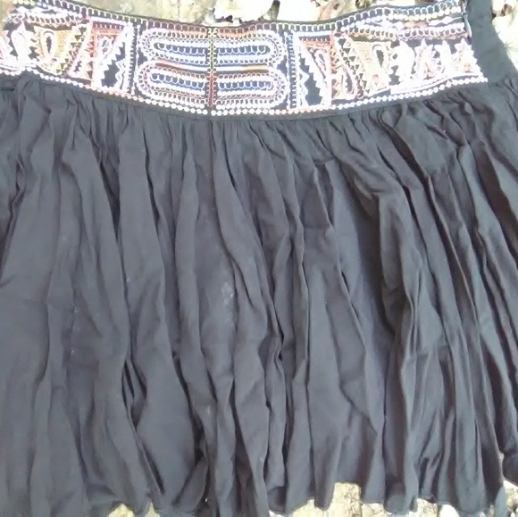 Forever 21 pleated skirt with beaded waistband - Picture 5 of 6